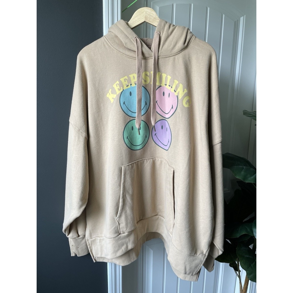 American Eagle  "Keep Smiling" Big Hug Graphic Hoodie NWT O.S. Medium NWT